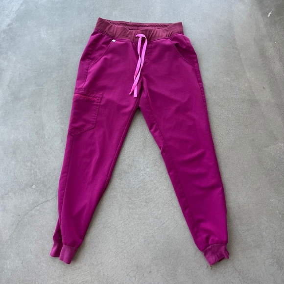 Figs Women's Top and bottom in Magenta - Picture 2 of 6